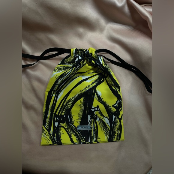 Auténtic prada drawstring bag - Picture 2 of 10